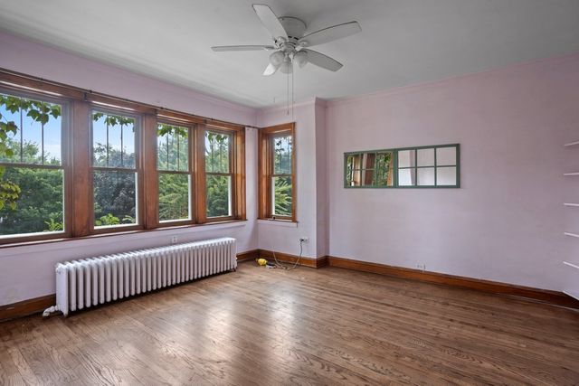 1240 S Maple Avenue, Berwyn, IL 60402