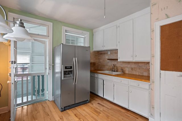 1240 S Maple Avenue, Berwyn, IL 60402