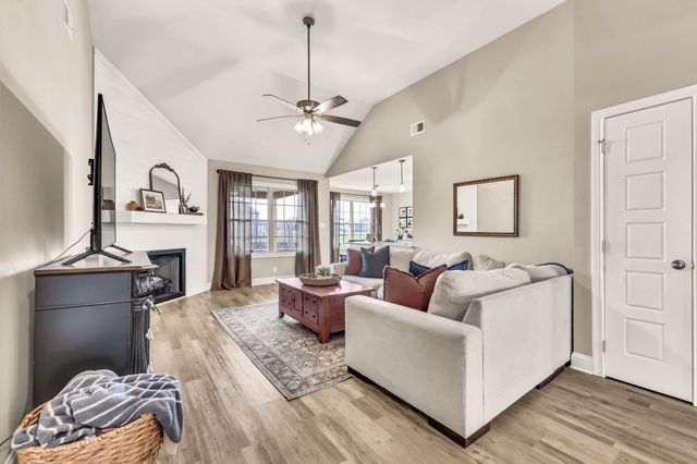 516 Castle Pinckney Ln, Clarksville, TN 37042