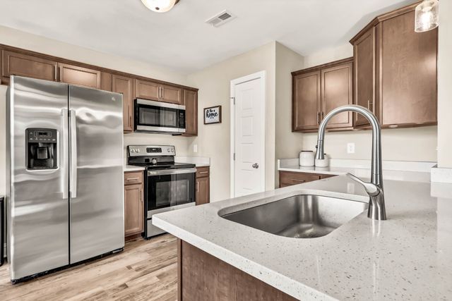 516 Castle Pinckney Ln, Clarksville, TN 37042