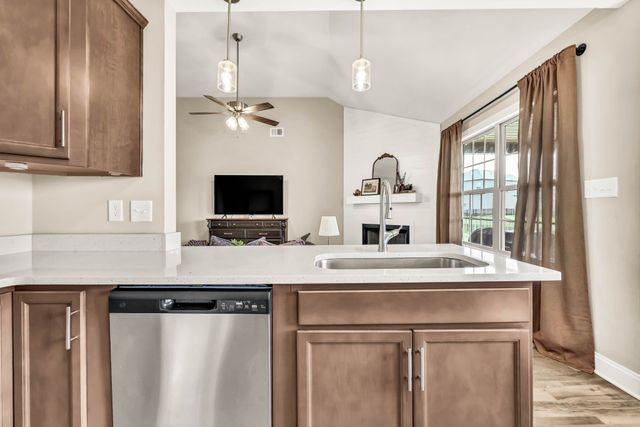 516 Castle Pinckney Ln, Clarksville, TN 37042