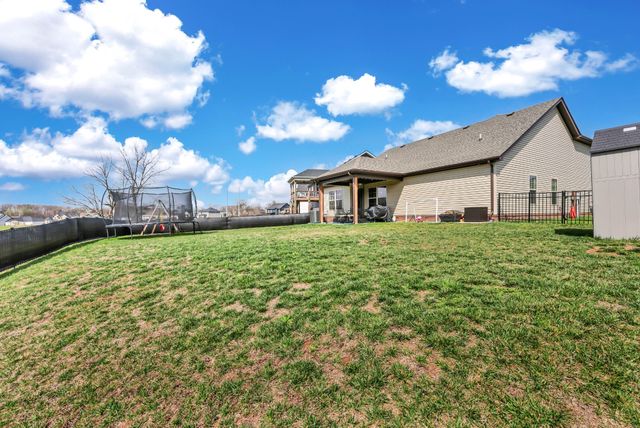 516 Castle Pinckney Ln, Clarksville, TN 37042