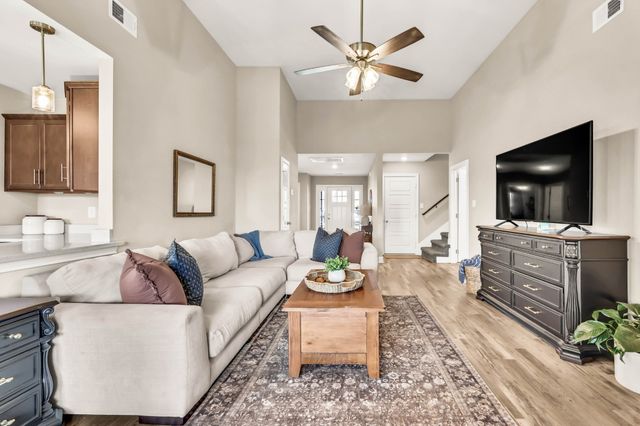 516 Castle Pinckney Ln, Clarksville, TN 37042