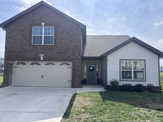 516 Castle Pinckney Ln, Clarksville, TN 37042