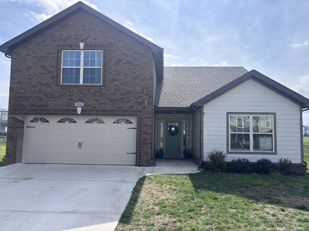 516 Castle Pinckney Ln, Clarksville, TN 37042