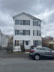 209 Pilgrim Ave 3, Worcester, MA 01604