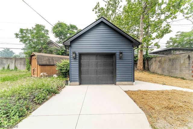 1886 Woodlawn Avenue, Cleveland, OH 44112