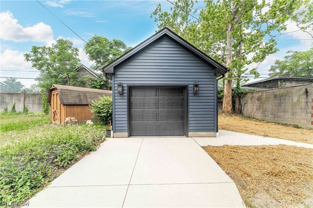 1886 Woodlawn Avenue, Cleveland, OH 44112