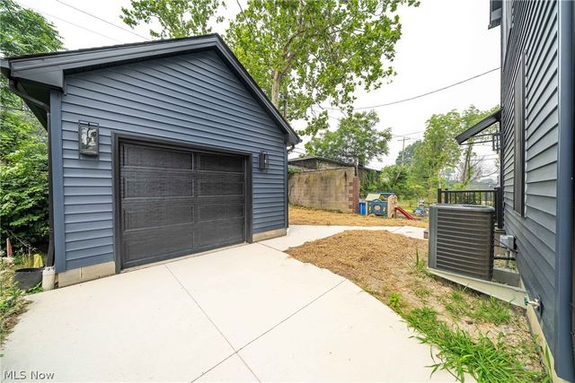 1886 Woodlawn Avenue, Cleveland, OH 44112