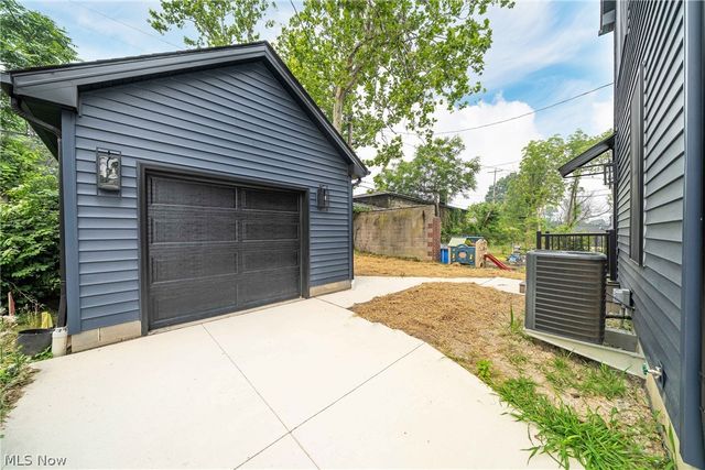 1886 Woodlawn Avenue, Cleveland, OH 44112
