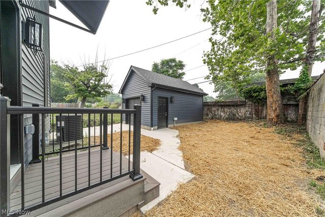 1886 Woodlawn Avenue, Cleveland, OH 44112