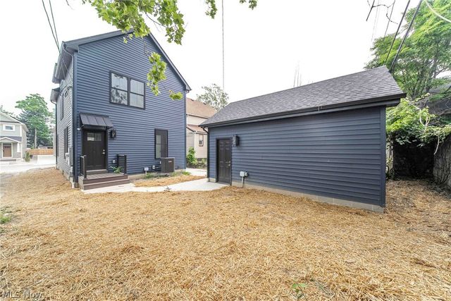 1886 Woodlawn Avenue, Cleveland, OH 44112