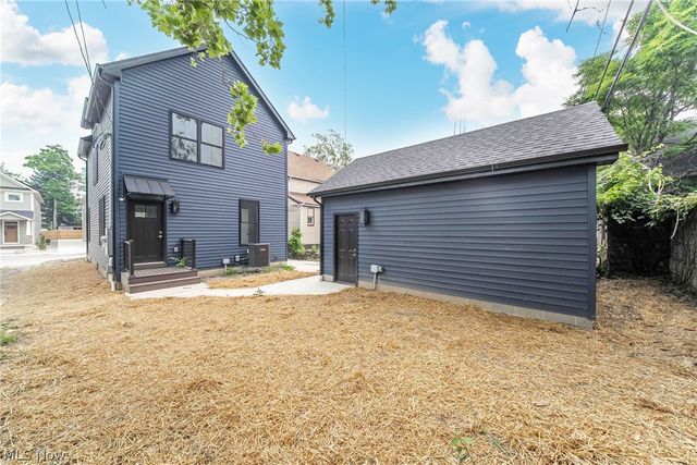 1886 Woodlawn Avenue, Cleveland, OH 44112