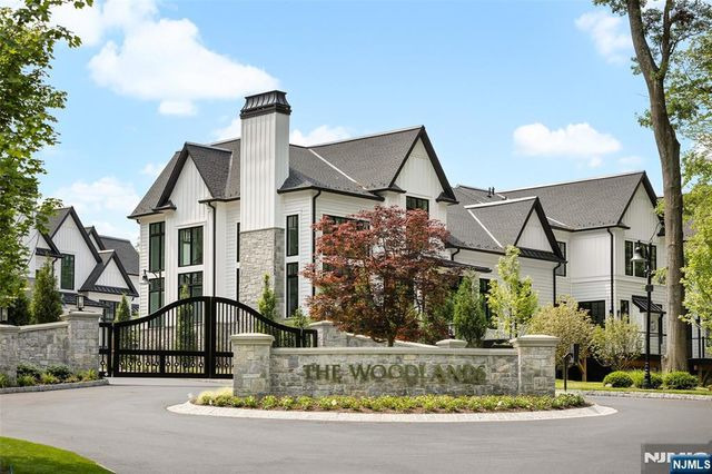 8 Stone Bridge Court, Demarest, NJ 07627