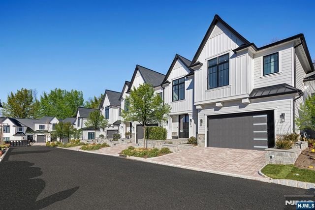 8 Stone Bridge Court, Demarest, NJ 07627