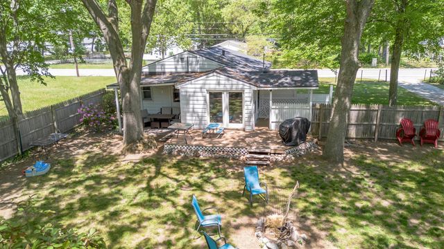 1341 E Summit Avenue, Norton Shores, MI 49444
