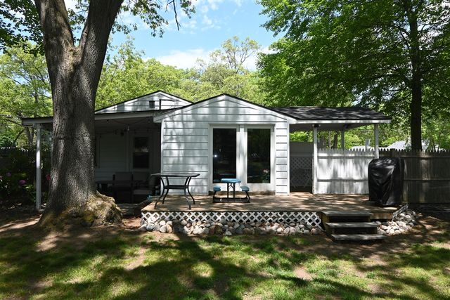 1341 E Summit Avenue, Norton Shores, MI 49444
