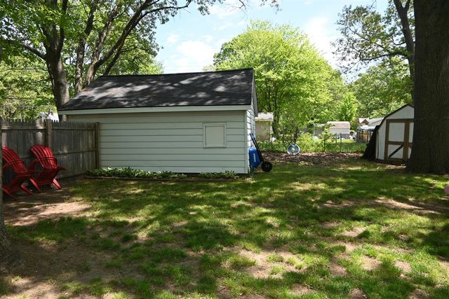 1341 E Summit Avenue, Norton Shores, MI 49444