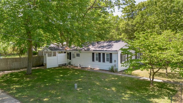 1341 E Summit Avenue, Norton Shores, MI 49444