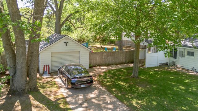1341 E Summit Avenue, Norton Shores, MI 49444