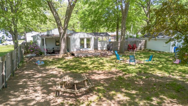 1341 E Summit Avenue, Norton Shores, MI 49444