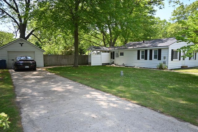 1341 E Summit Avenue, Norton Shores, MI 49444