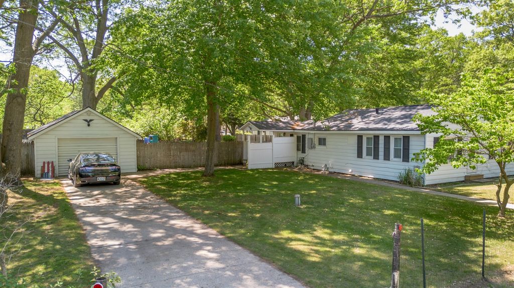 1341 E Summit Avenue, Norton Shores, MI 49444