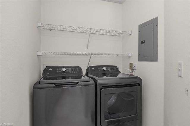 7774 Jewel LN 203, Naples, FL 34109