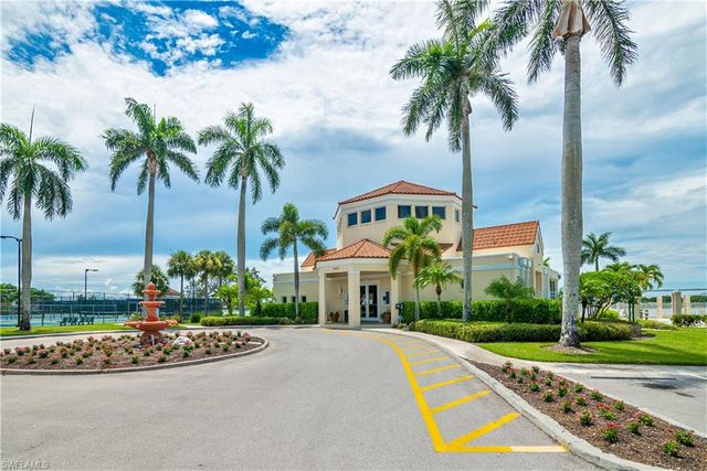 7774 Jewel LN 203, Naples, FL 34109