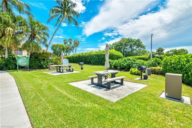 7774 Jewel LN 203, Naples, FL 34109