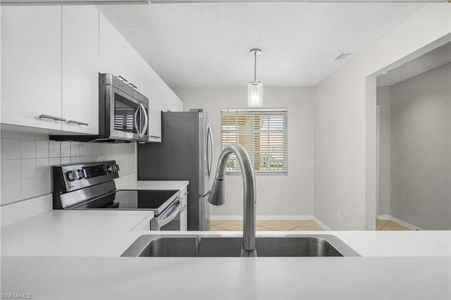 7774 Jewel LN 203, Naples, FL 34109