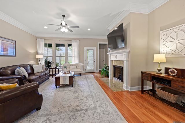 9786 Market West Dr, Baton Rouge, LA 70810