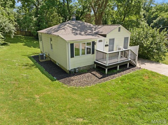 120 W Washington Street, Collinsville, IL 62234