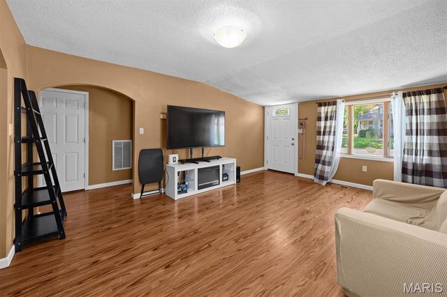 120 W Washington Street, Collinsville, IL 62234