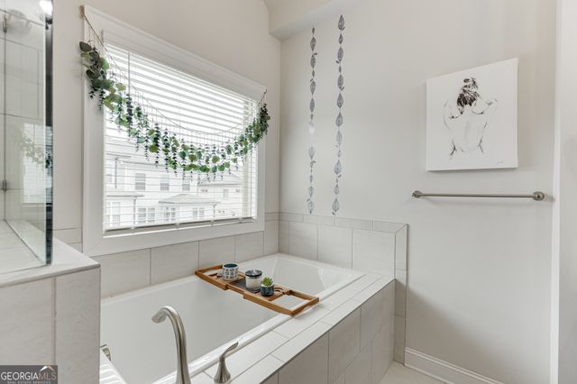 1422 Wisteria Wall Drive, Suwanee, GA 30024