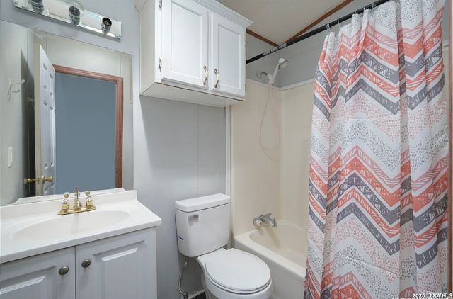 176 County Road 5633, Castroville, TX 78009