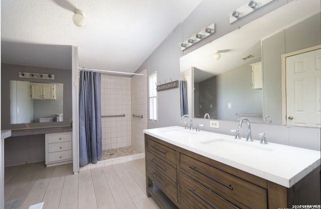 176 County Road 5633, Castroville, TX 78009