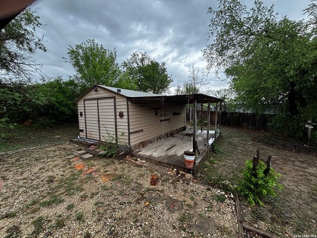 176 County Road 5633, Castroville, TX 78009