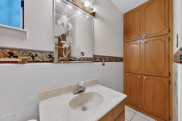 424 LOMALAND Drive, El Paso, TX 79907