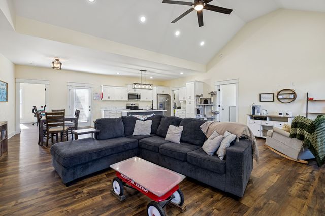 1831 New Town Rd, Cornersville, TN 37047