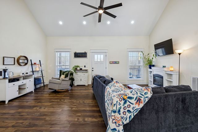 1831 New Town Rd, Cornersville, TN 37047