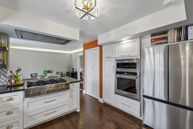 5201 Cody Drive, West Des Moines, IA 50265