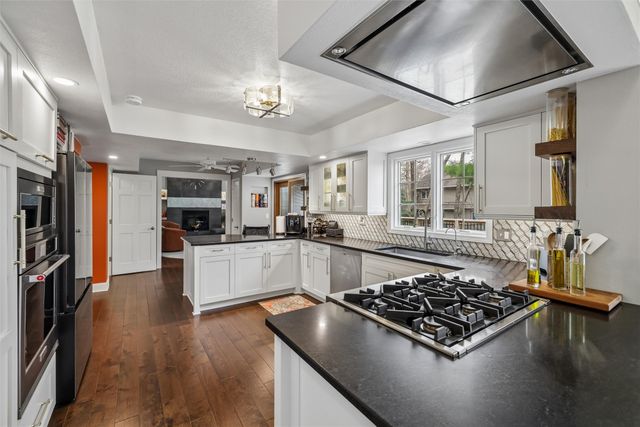 5201 Cody Drive, West Des Moines, IA 50265