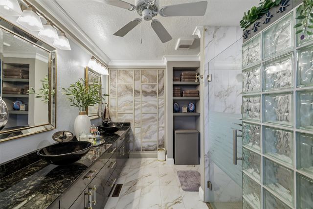 5201 Cody Drive, West Des Moines, IA 50265