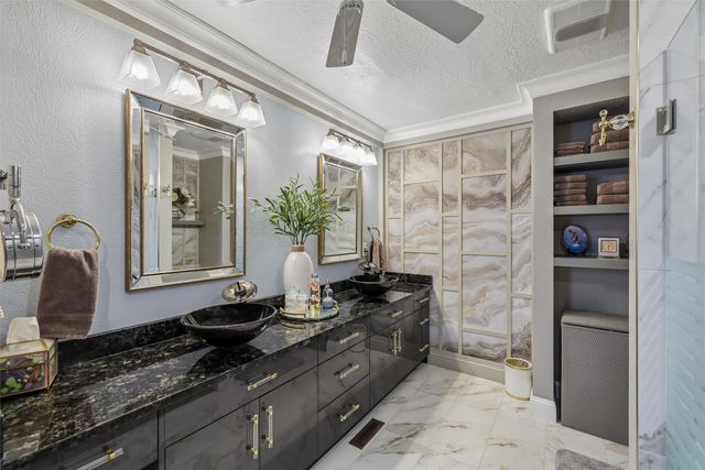 5201 Cody Drive, West Des Moines, IA 50265