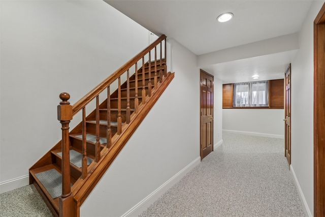 5201 Cody Drive, West Des Moines, IA 50265