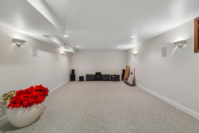 5201 Cody Drive, West Des Moines, IA 50265