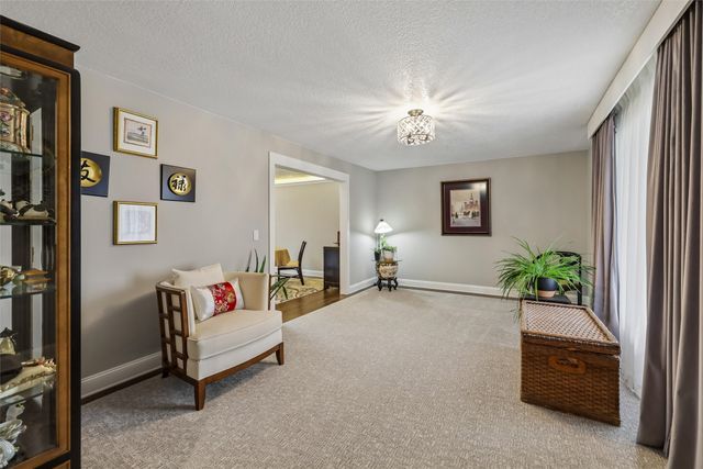 5201 Cody Drive, West Des Moines, IA 50265