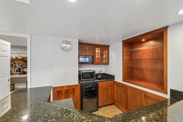 5201 Cody Drive, West Des Moines, IA 50265