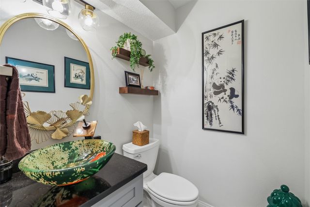 5201 Cody Drive, West Des Moines, IA 50265